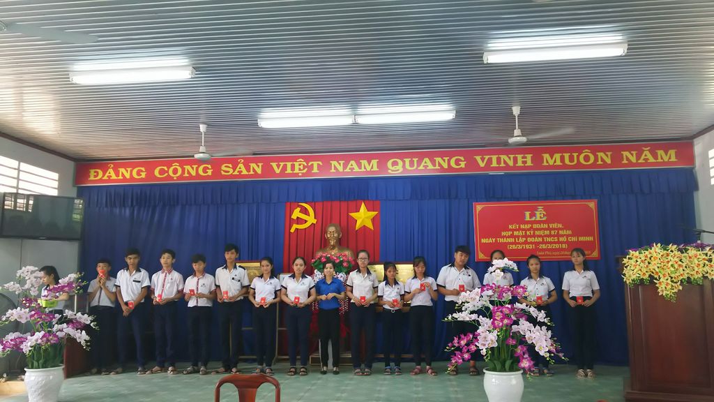 LỄ KẾT NẠP ĐOÀN VIÊN MỚI - NĂM HỌC 2017-2018