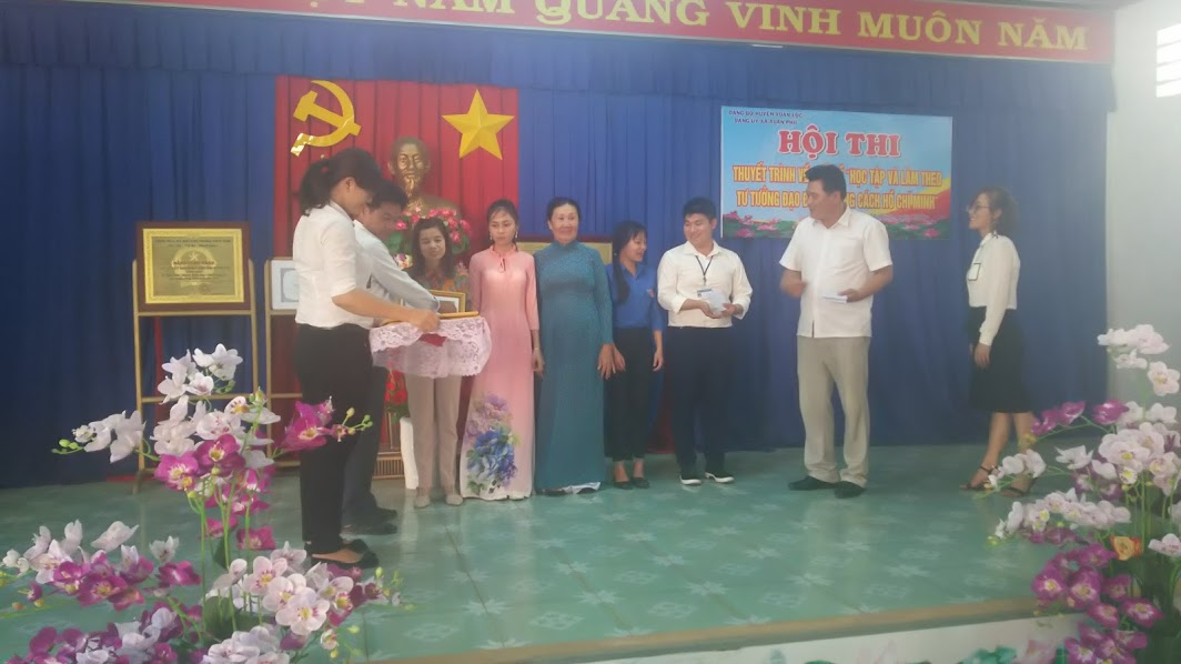 Hội thi thuyết trình về "Học tập và làm theo tấm gương đạo đức Hồ Chí Minh"